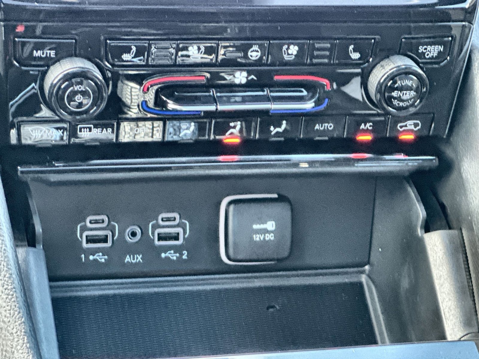 New 2025 Jeep Grand Cherokee Limited w/ Luxury Tech Group II image 21