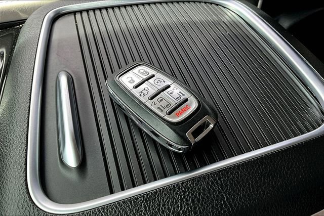 Used 2023 Chrysler Pacifica Limited image 34