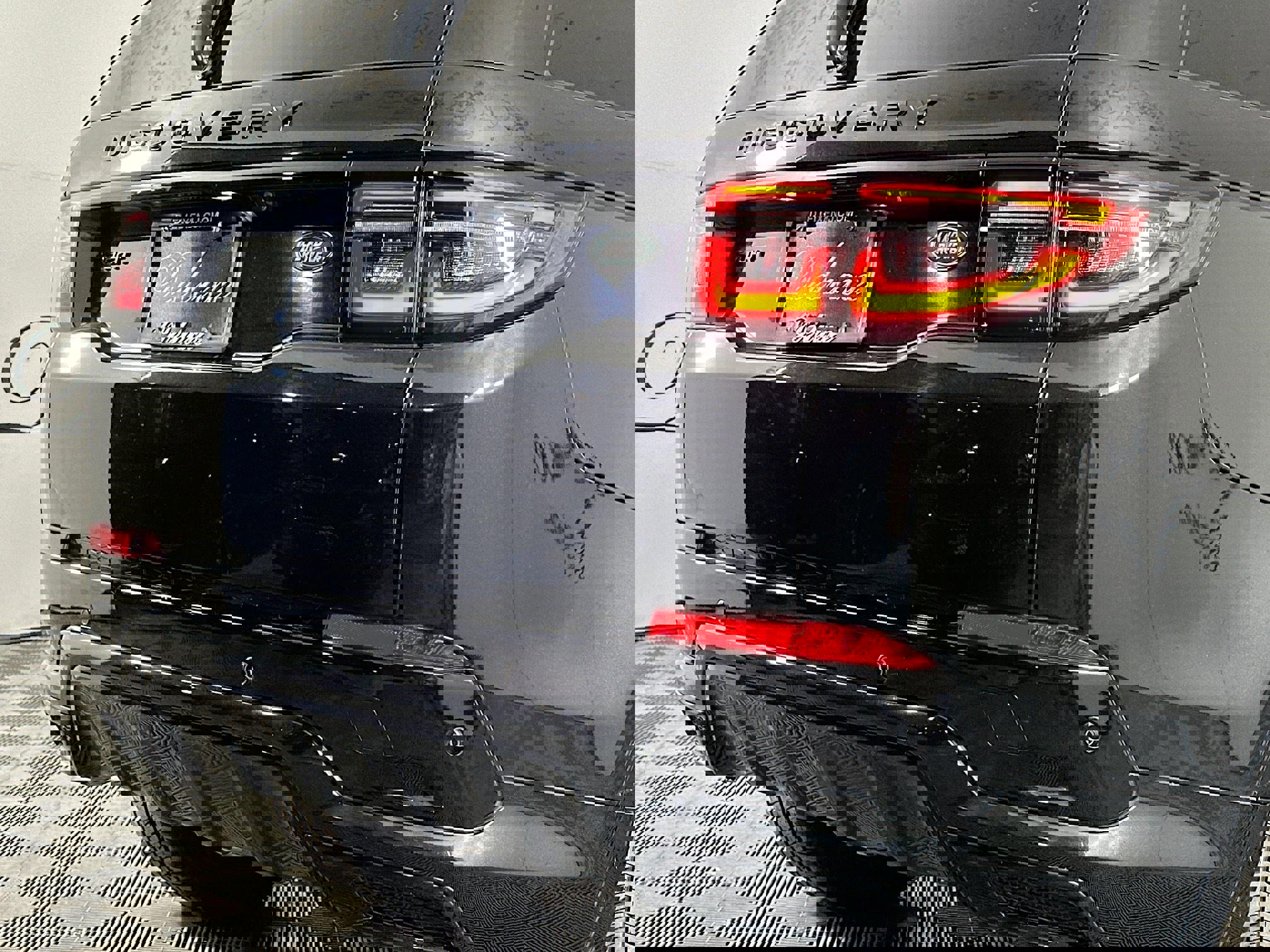 Used 2023 Land Rover Discovery Sport SE R-Dynamic image 26