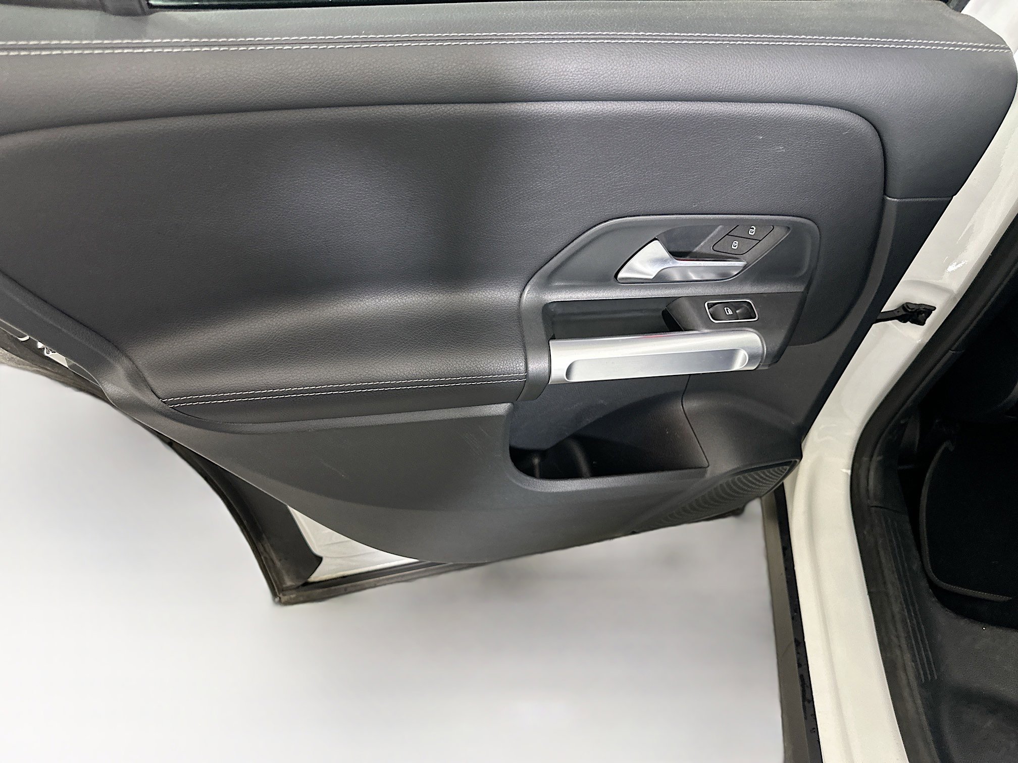 Used 2025 Mercedes-Benz GLB 250 4MATIC image 25