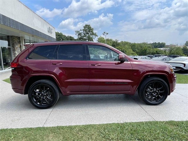 Used 2020 Jeep Grand Cherokee Altitude image 23