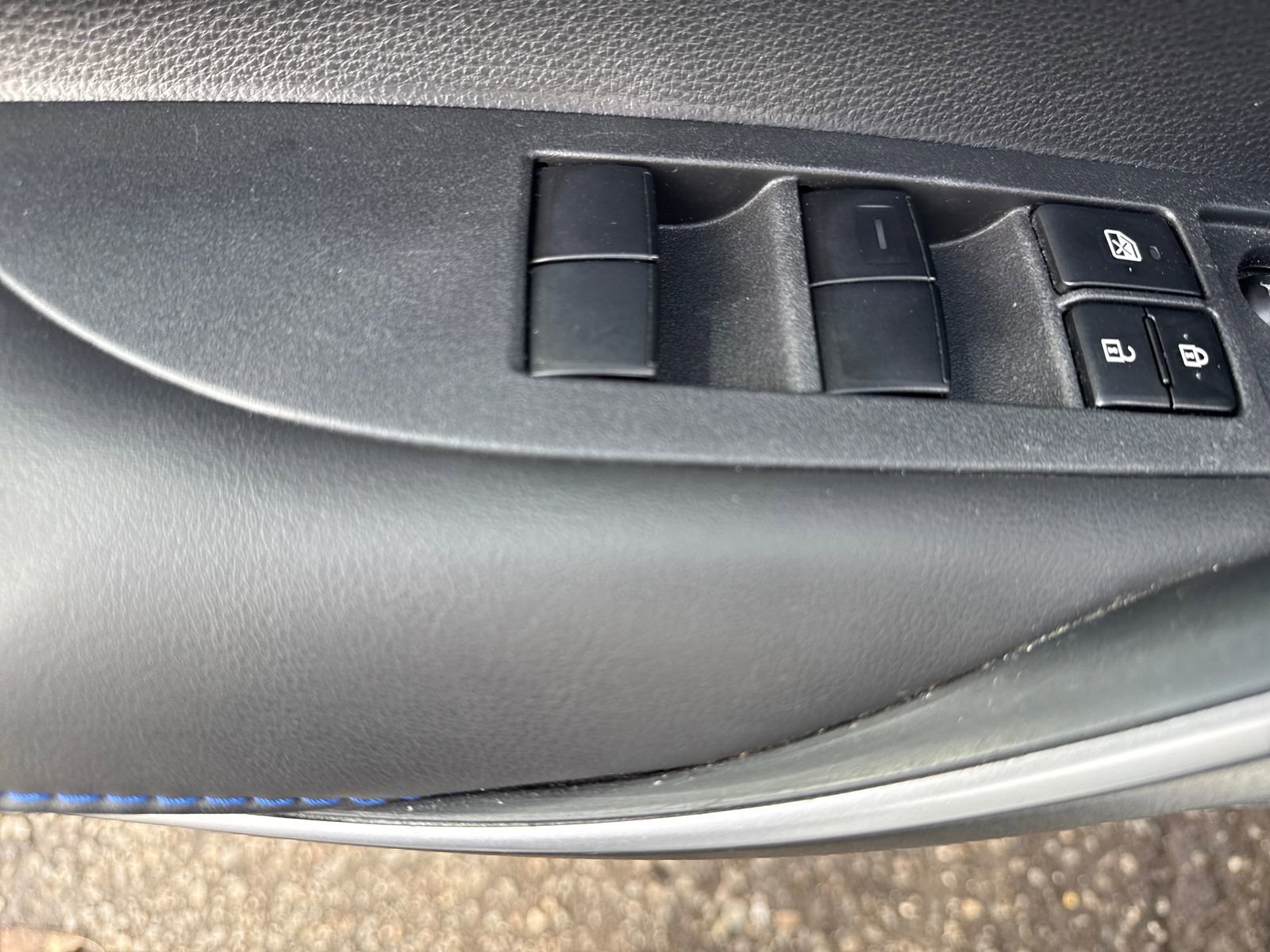 Used 2020 Toyota Corolla SE w/ Carpet Mat Package (TMS) image 11