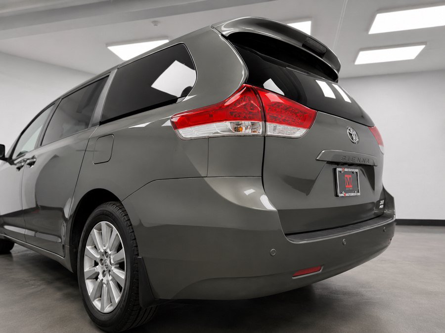 Used 2011 Toyota Sienna XLE w/ Premium Pkg AWD/4WD image 18