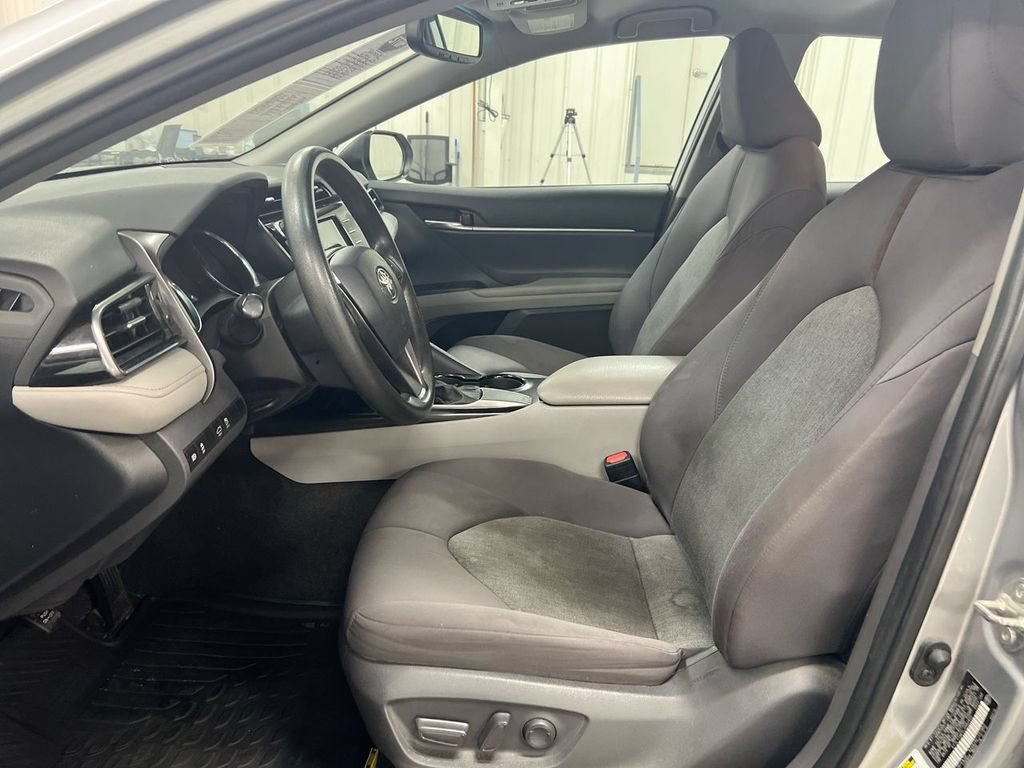 Used 2020 Toyota Camry LE w/ Convenience Package FWD image 19