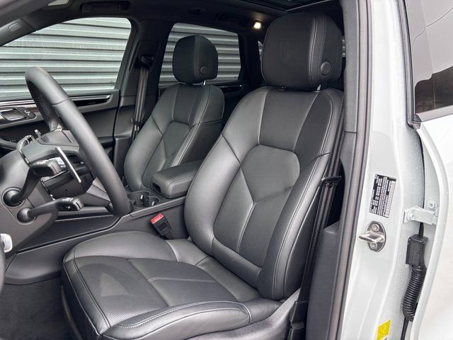 Certified 2026 Porsche Macan image 5