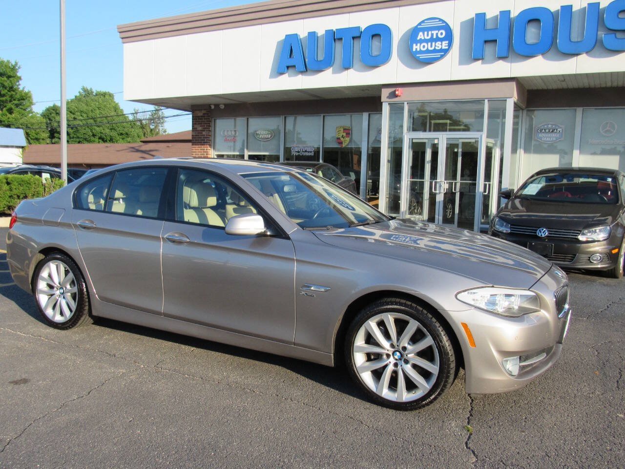Used 2011 BMW 535i xDrive Sedan AWD/4WD image 2