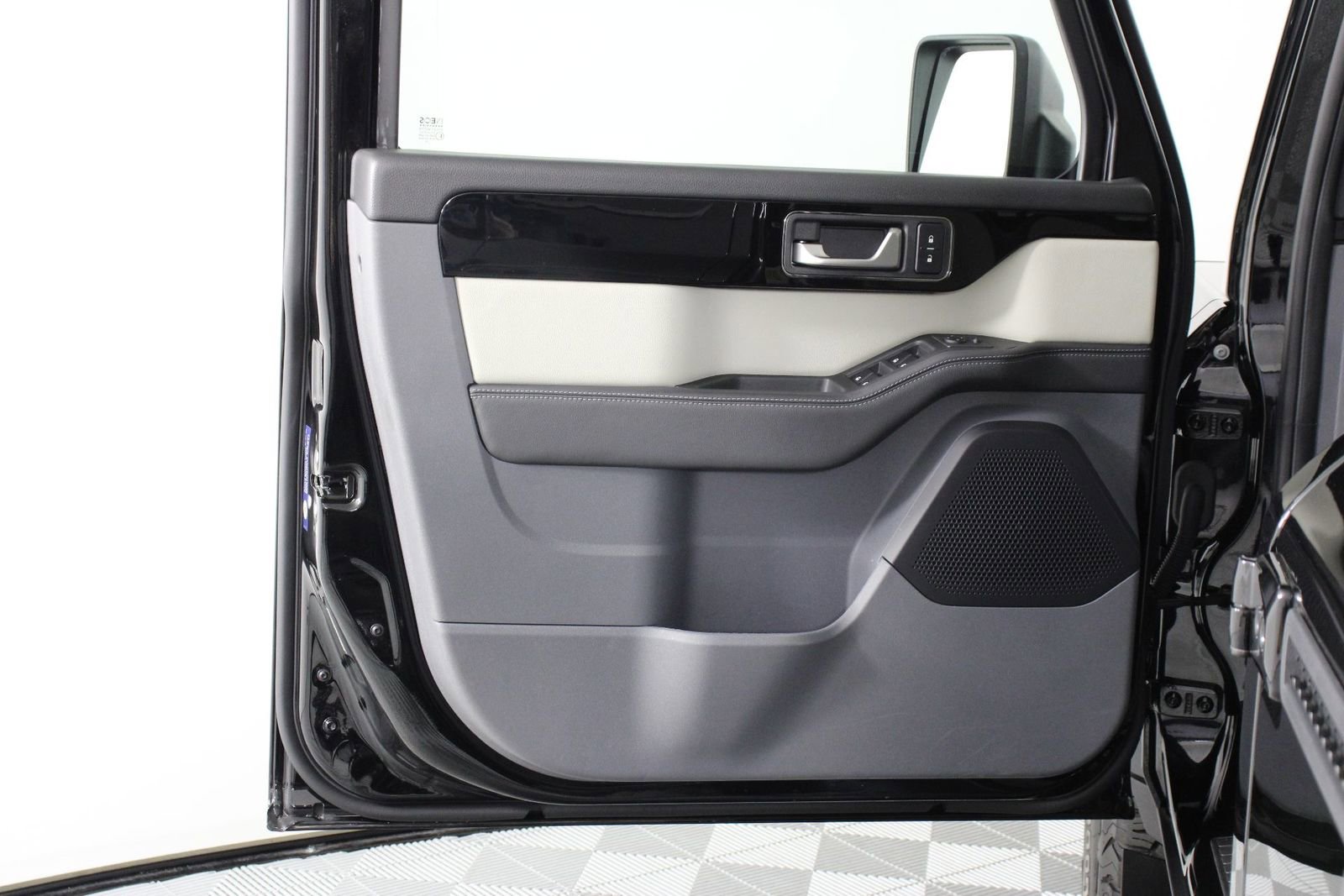 Used 2025 INEOS Grenadier AWD/4WD image 17