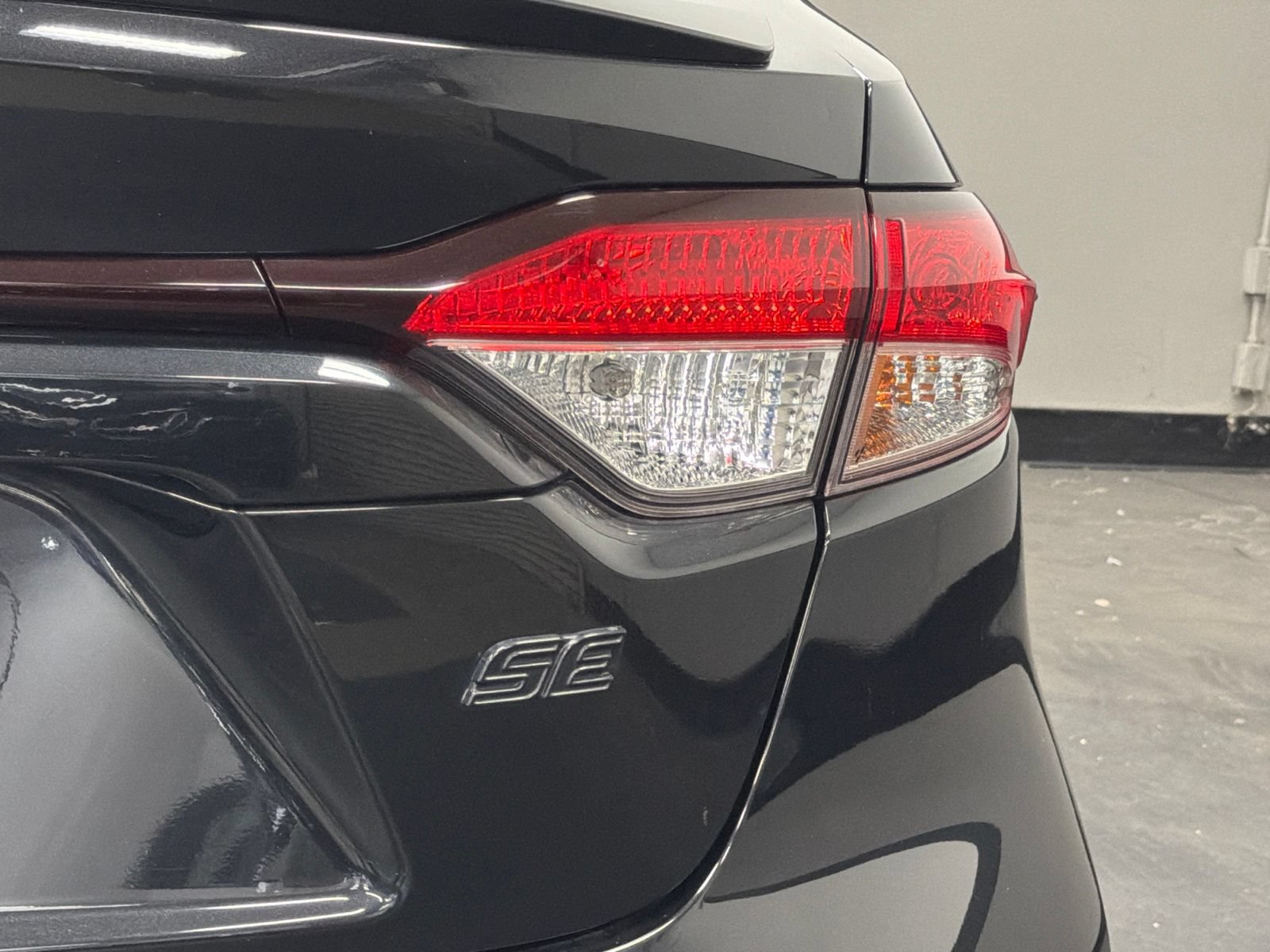 Used 2021 Toyota Corolla SE w/ SE Premium Package FWD image 14