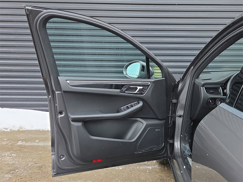 Certified 2016 Porsche Macan S image 6