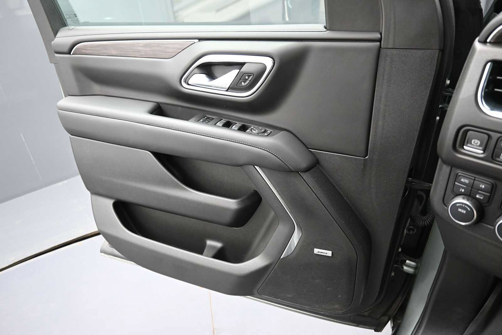 Used 2024 Chevrolet Tahoe LT w/ Luxury Package AWD/4WD image 11