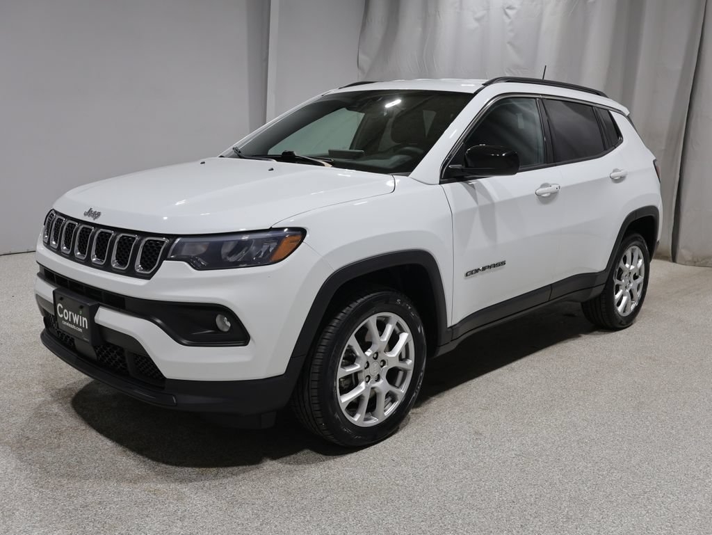 Used 2023 Jeep Compass Latitude AWD/4WD image 5