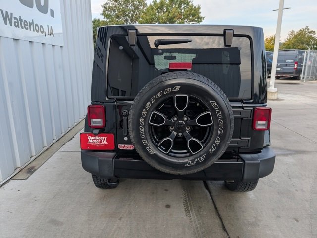 Used 2017 Jeep Wrangler Unlimited Sahara w/ Connectivity Group image 19