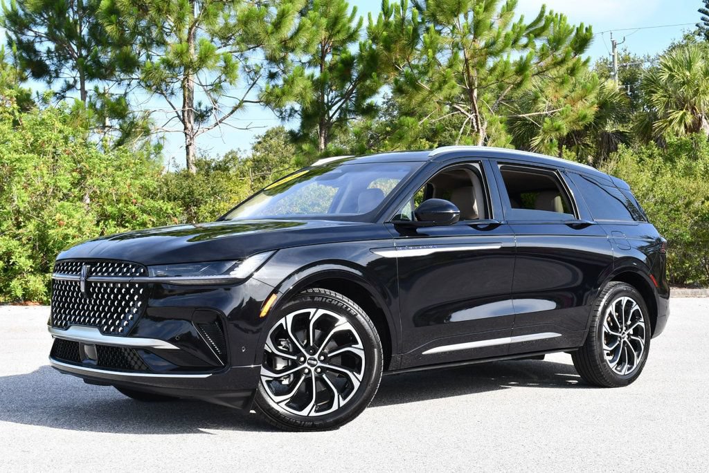 Used 2024 Lincoln Nautilus Reserve w/ Equipment Group 203A AWD/4WD image 25