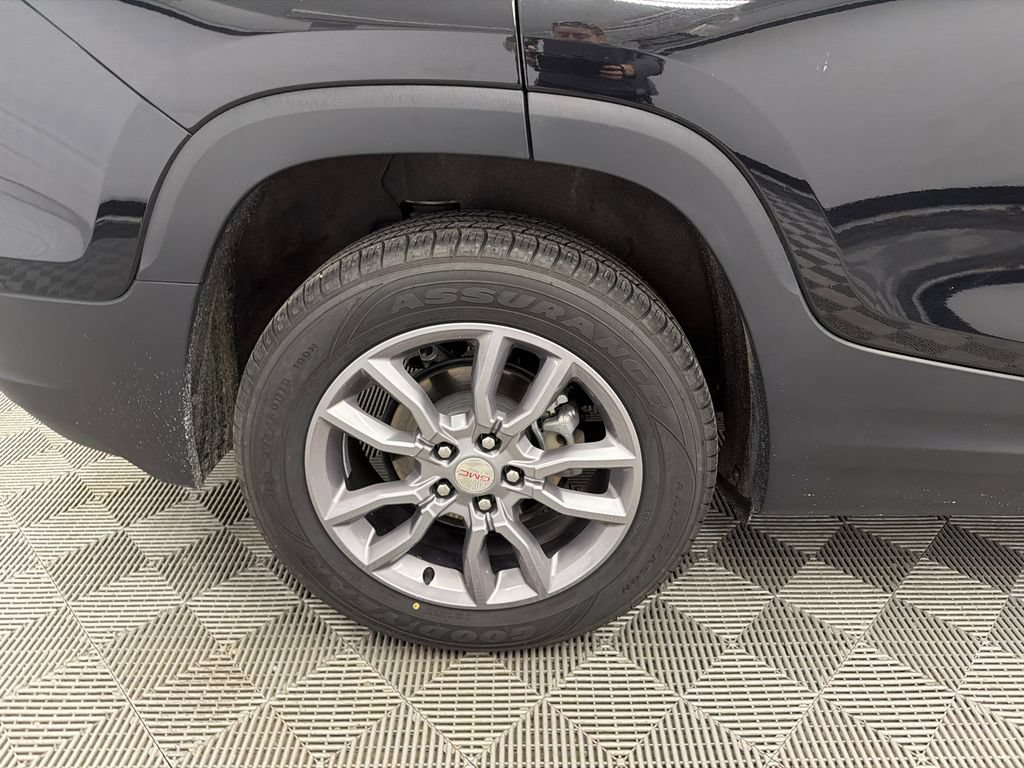 Used 2024 GMC Terrain SLT AWD/4WD image 19