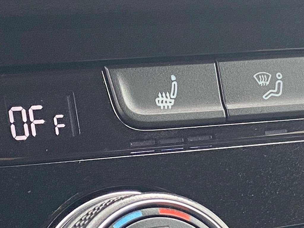 Certified 2024 Volkswagen Taos SE image 13