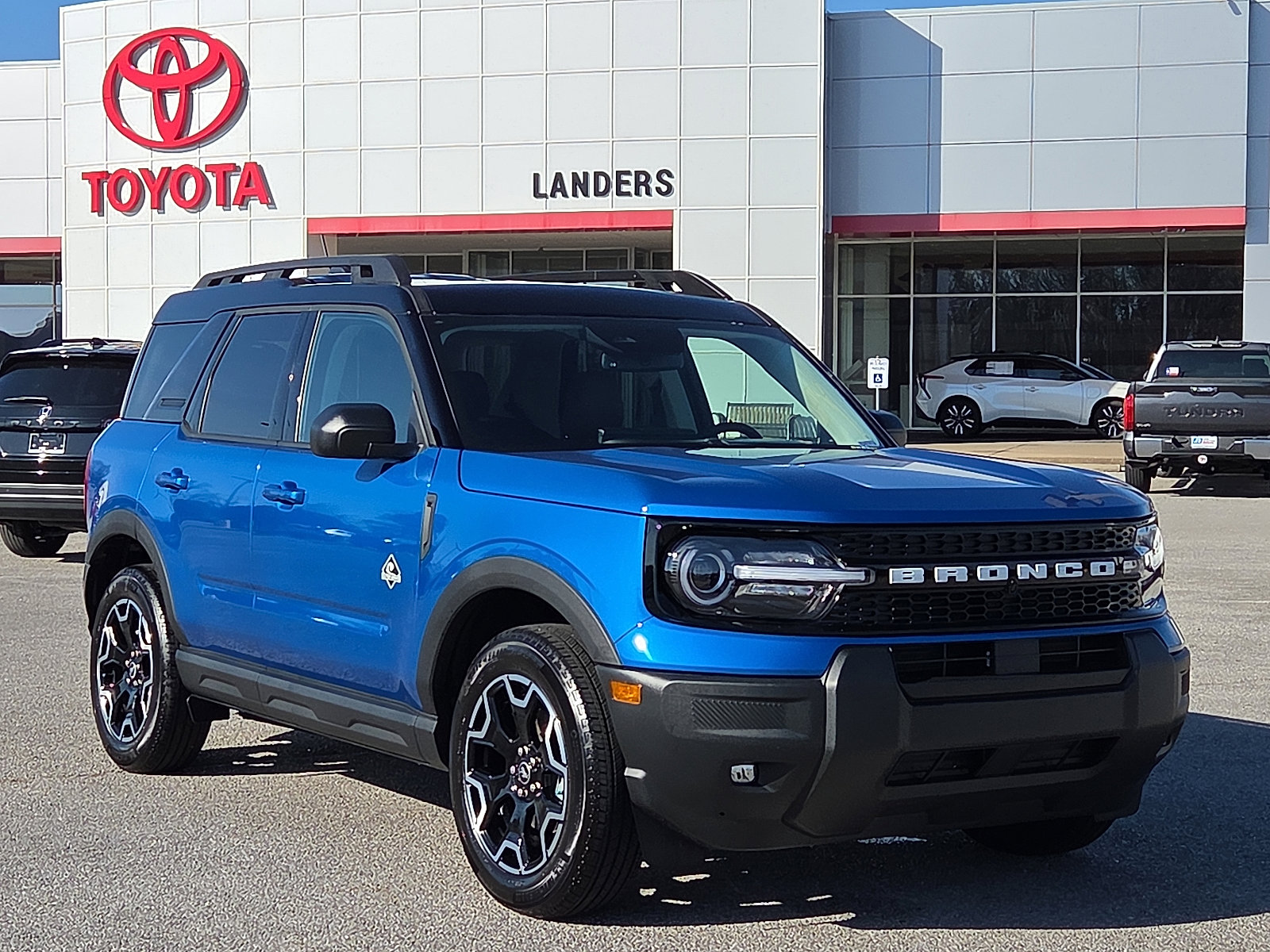 Used 2025 Ford Bronco Sport Outer Banks image 1