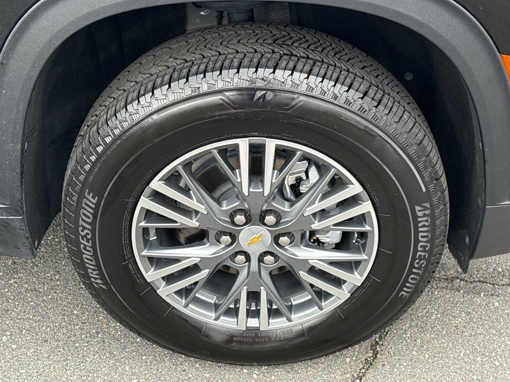 Used 2025 Chevrolet Traverse LT image 36