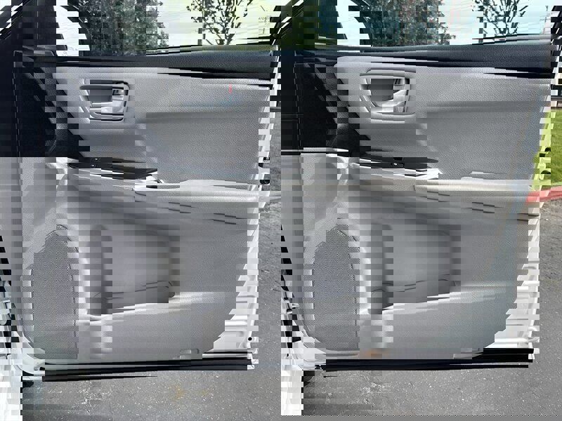 Used 2017 Toyota Camry LE image 38