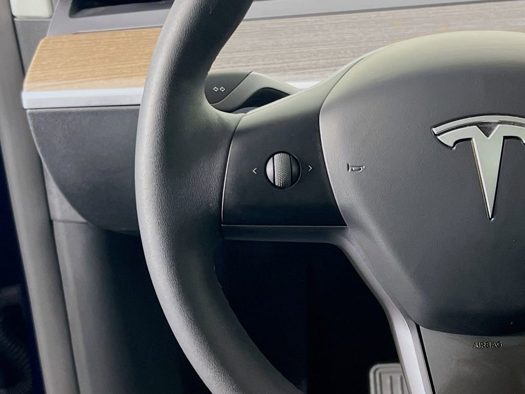 Used 2025 Tesla Model Y Long Range image 10