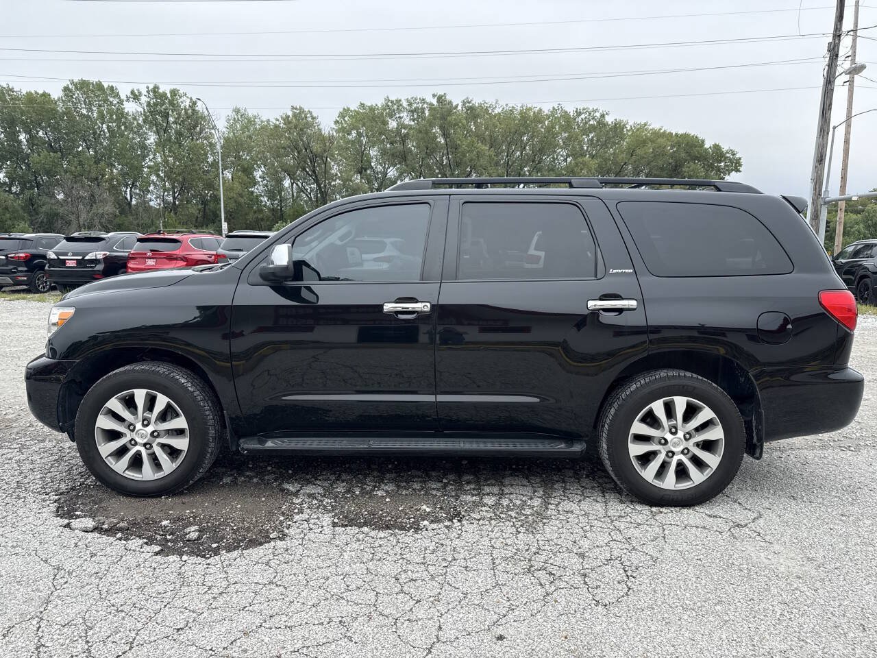 Used 2017 Toyota Sequoia Limited w/ Safety & Convenience Package AWD/4WD image 5