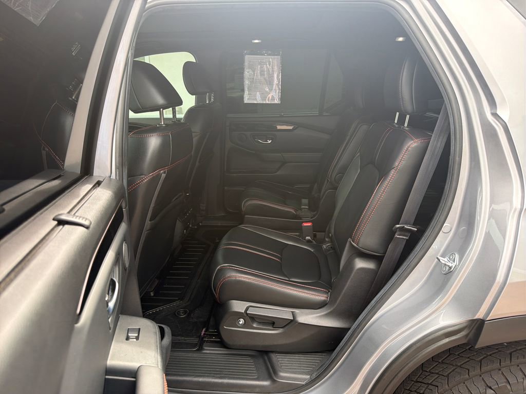Certified 2025 Honda Pilot TrailSport image 16