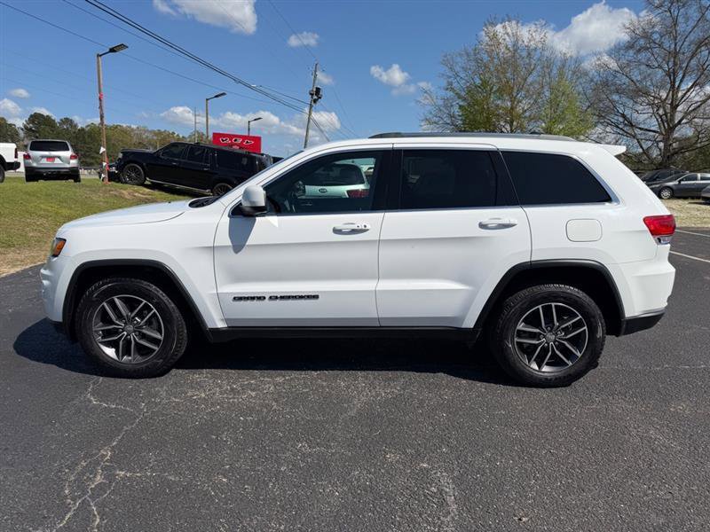 Used 2019 Jeep Grand Cherokee Laredo w/ Laredo X Package image 2