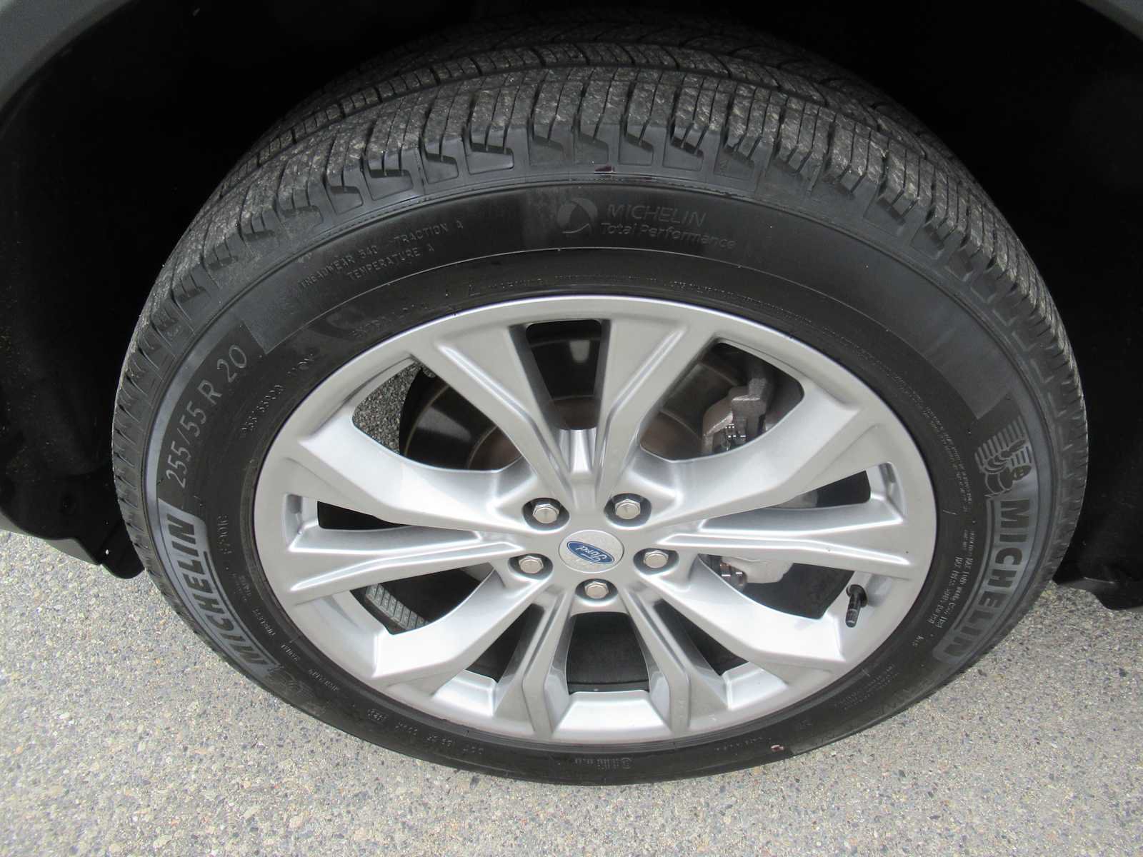 Used 2023 Ford Explorer XLT w/ Equipment Group 202A AWD/4WD image 12