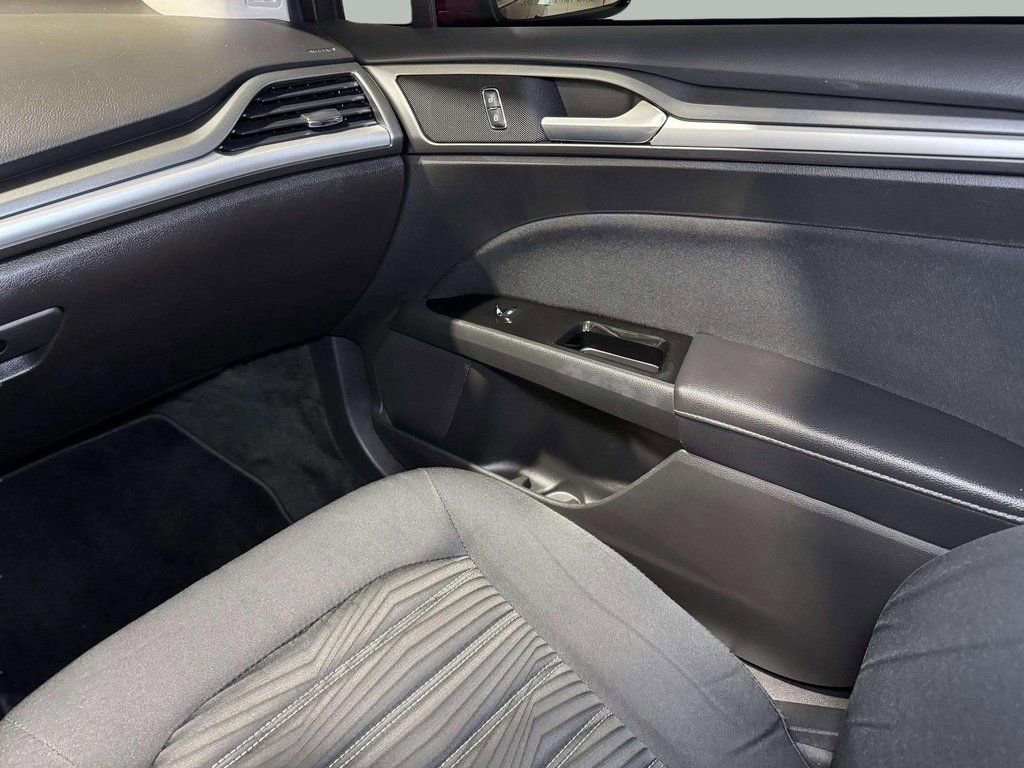 Used 2016 Ford Fusion SE image 19