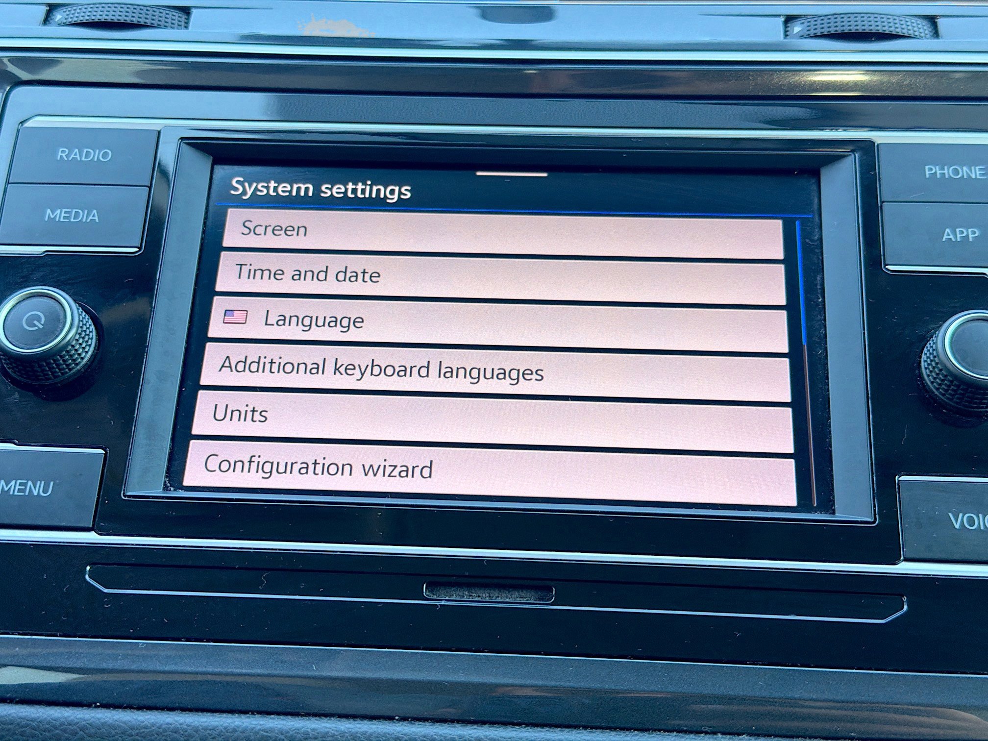 Used 2020 Volkswagen Tiguan S image 29