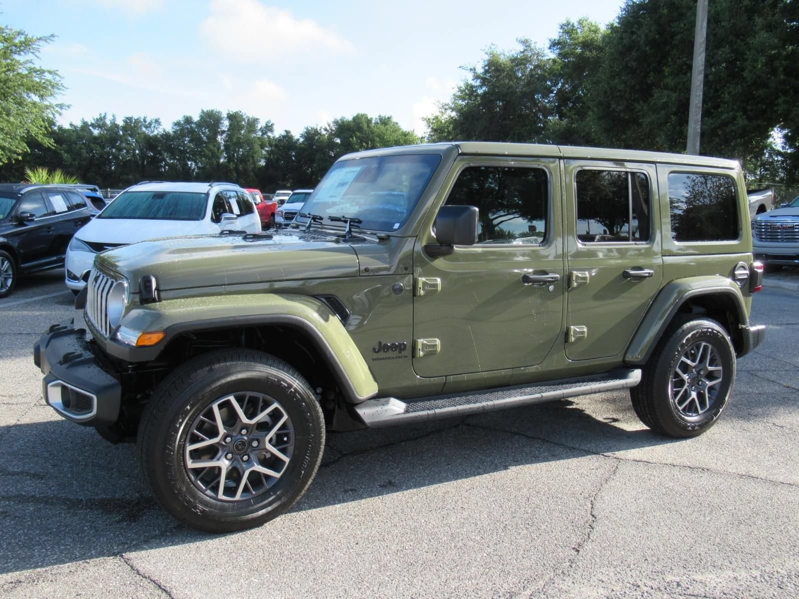 New 2026 Jeep Wrangler Unlimited Sahara AWD/4WD image 4