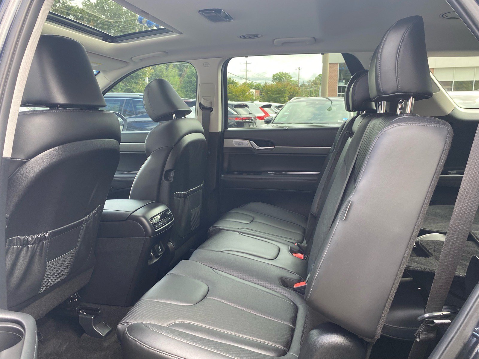 Used 2024 Hyundai Palisade SEL FWD image 19