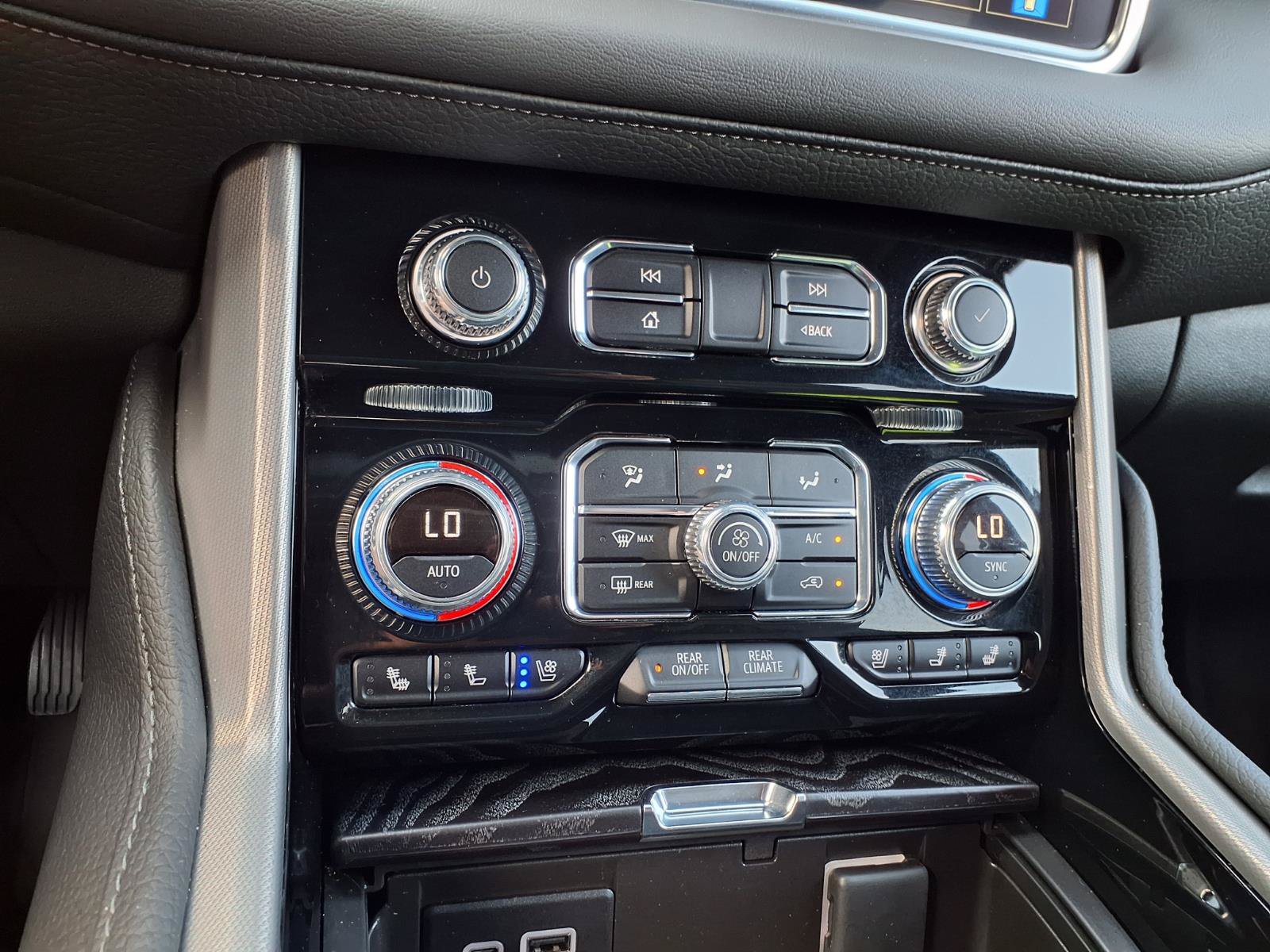 Used 2024 GMC Yukon XL Denali AWD/4WD image 13