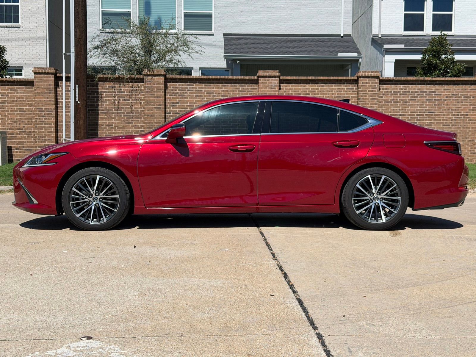 Used 2025 Lexus ES 350 w/ Premium Package image 12