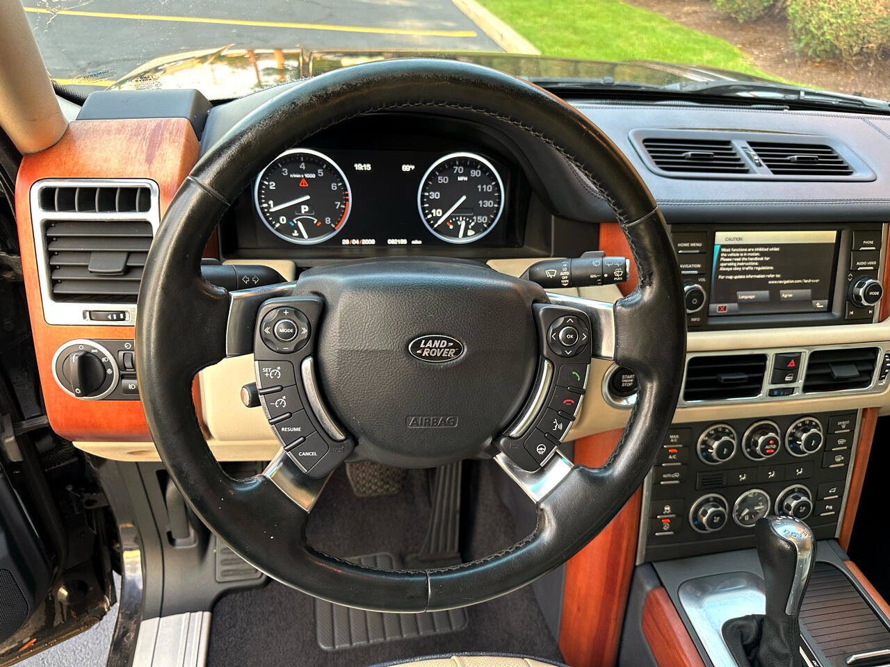 Used 2010 Land Rover Range Rover HSE LUX image 17