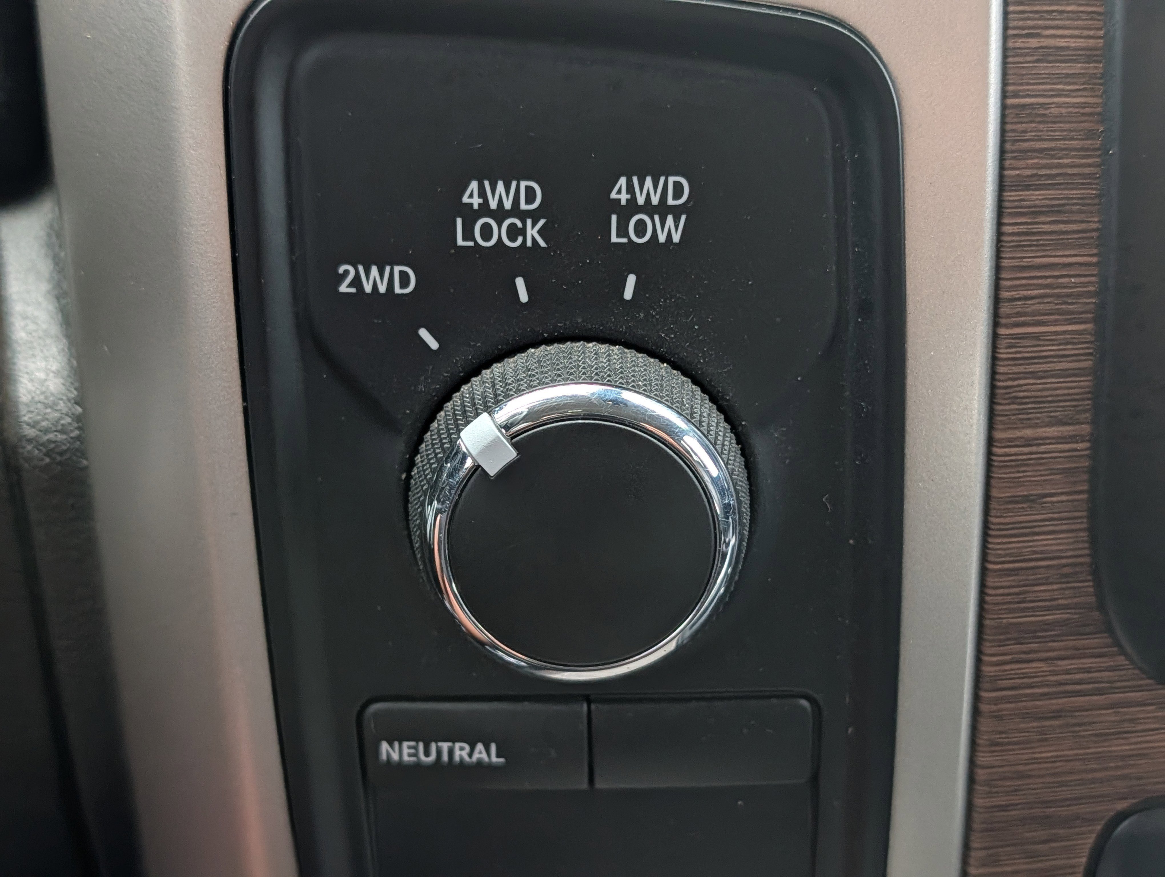 Used 2015 RAM 3500 Laramie w/ Convenience Group AWD/4WD image 32