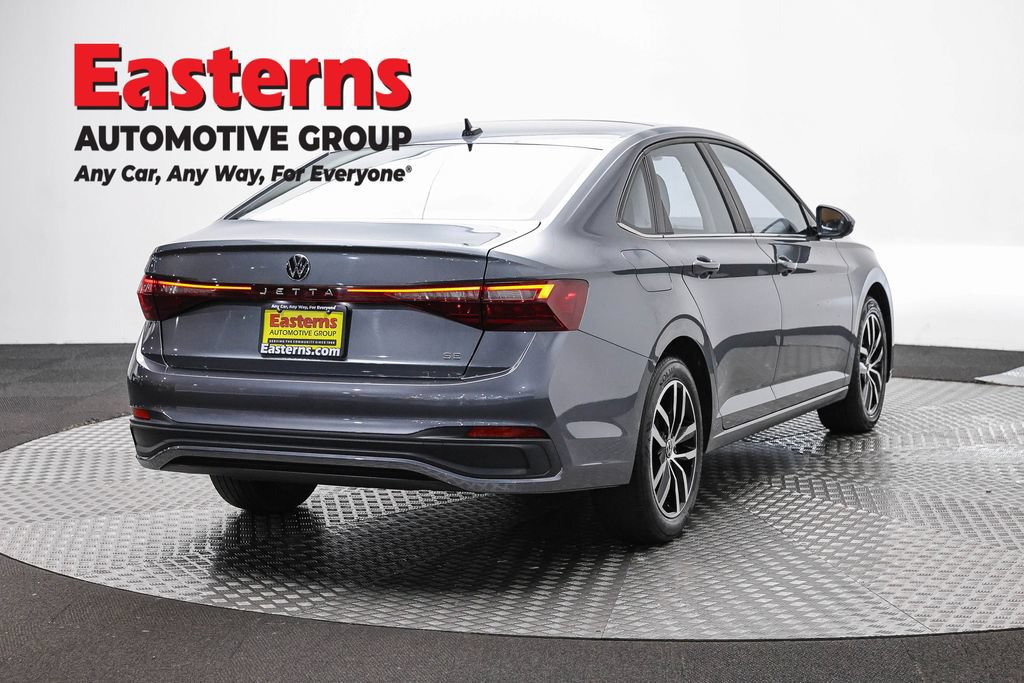 Used 2025 Volkswagen Jetta SE FWD image 5