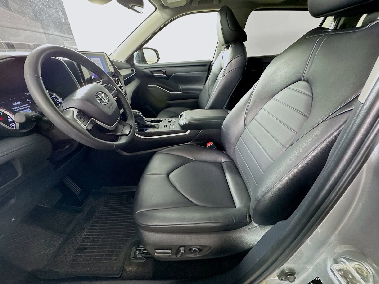 Certified 2024 Toyota Highlander XLE image 18