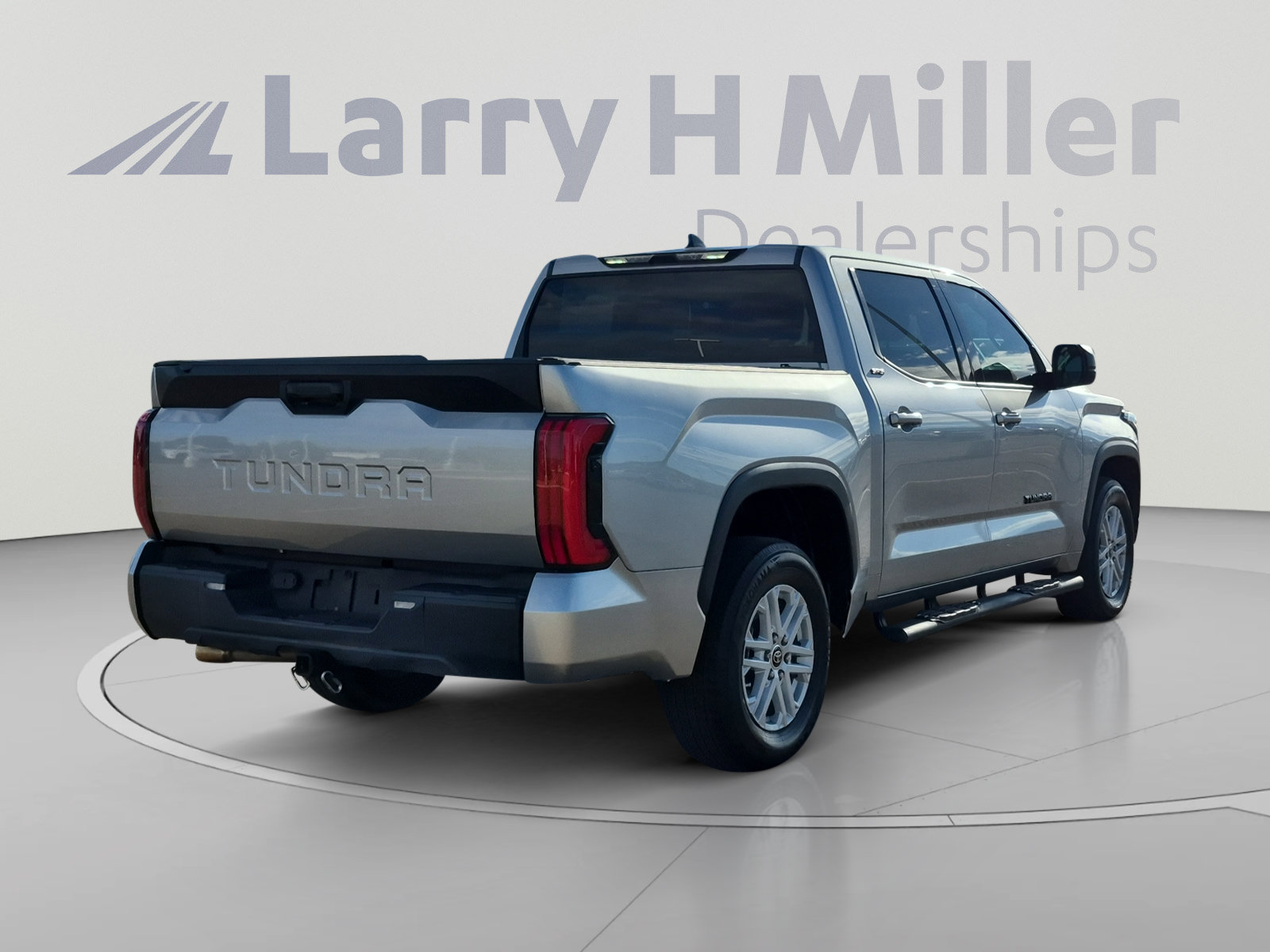 Used 2022 Toyota Tundra SR5 w/ SR5 Premium Package RWD image 5