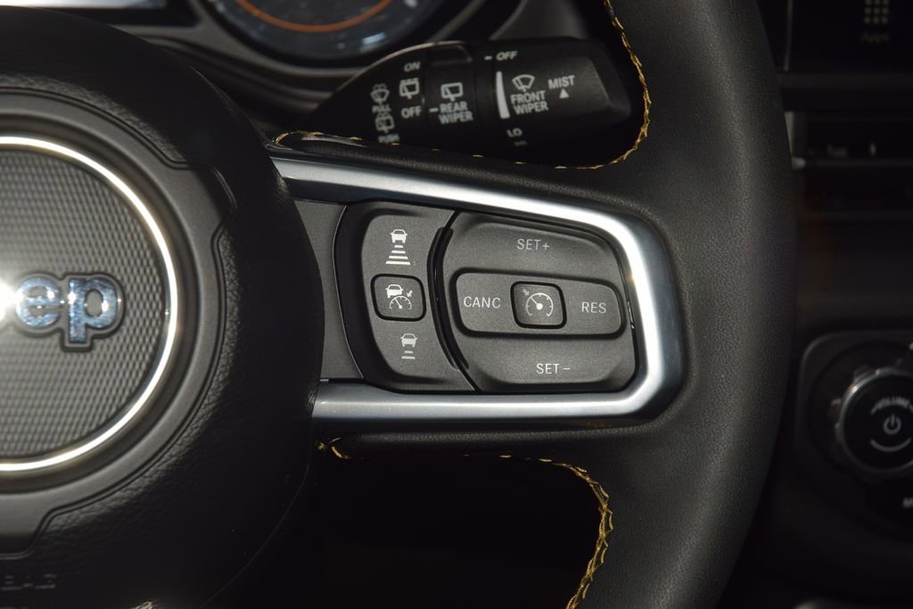 Used 2024 Jeep Wrangler Unlimited Sahara w/ Technology Group AWD/4WD image 36