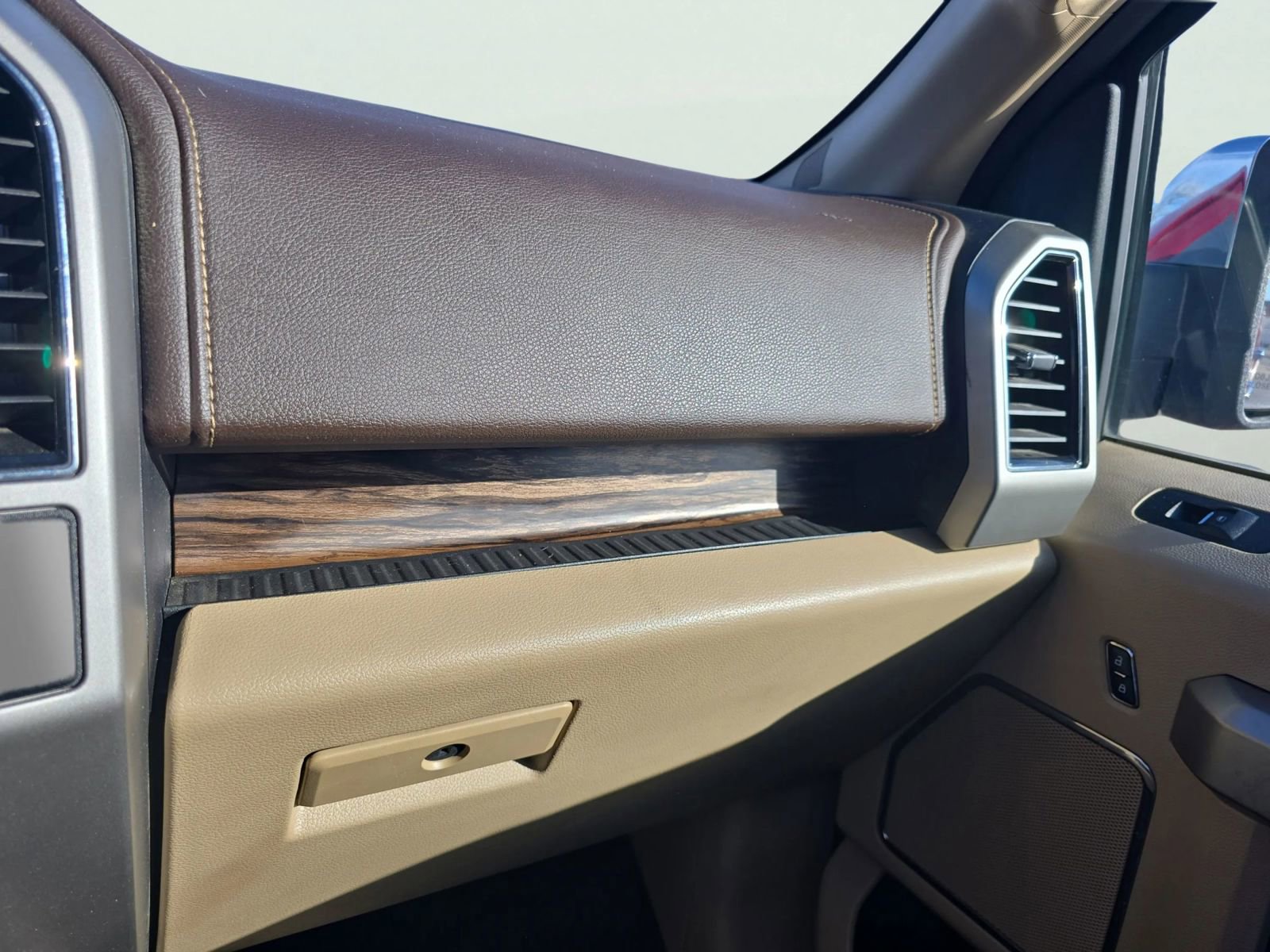 Used 2018 Ford F150 Lariat image 15