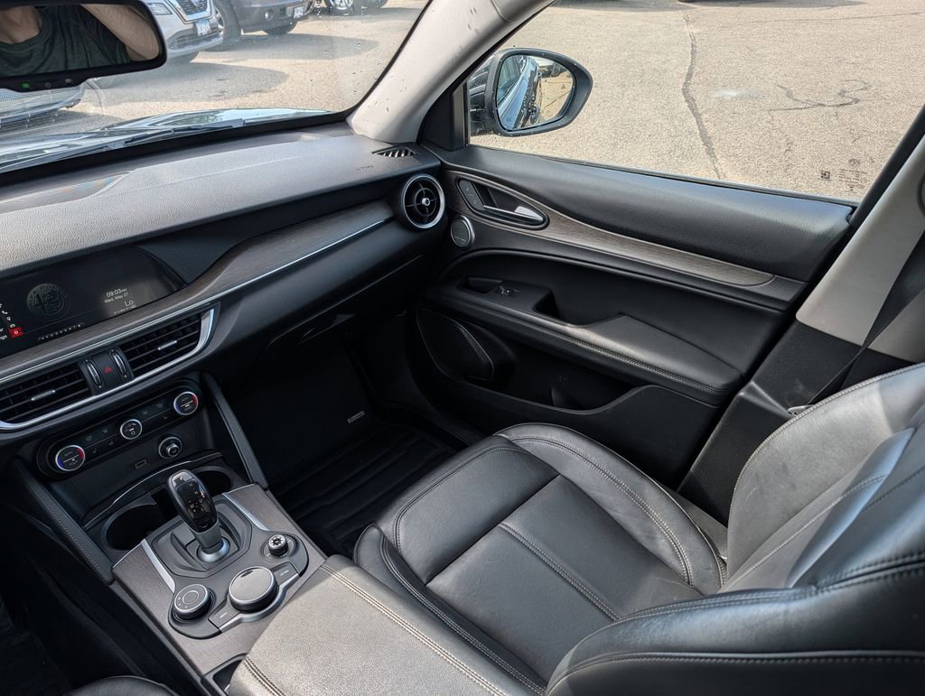 Used 2018 Alfa Romeo Stelvio Ti AWD/4WD image 11