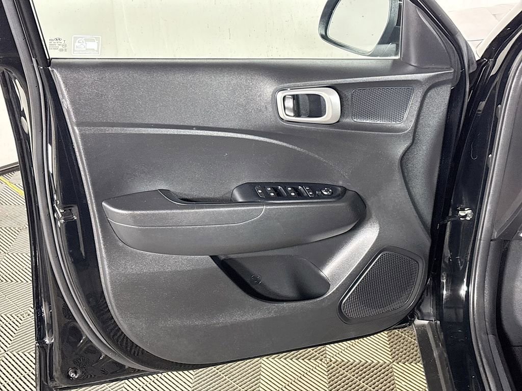 Used 2020 Hyundai Venue SE FWD image 10