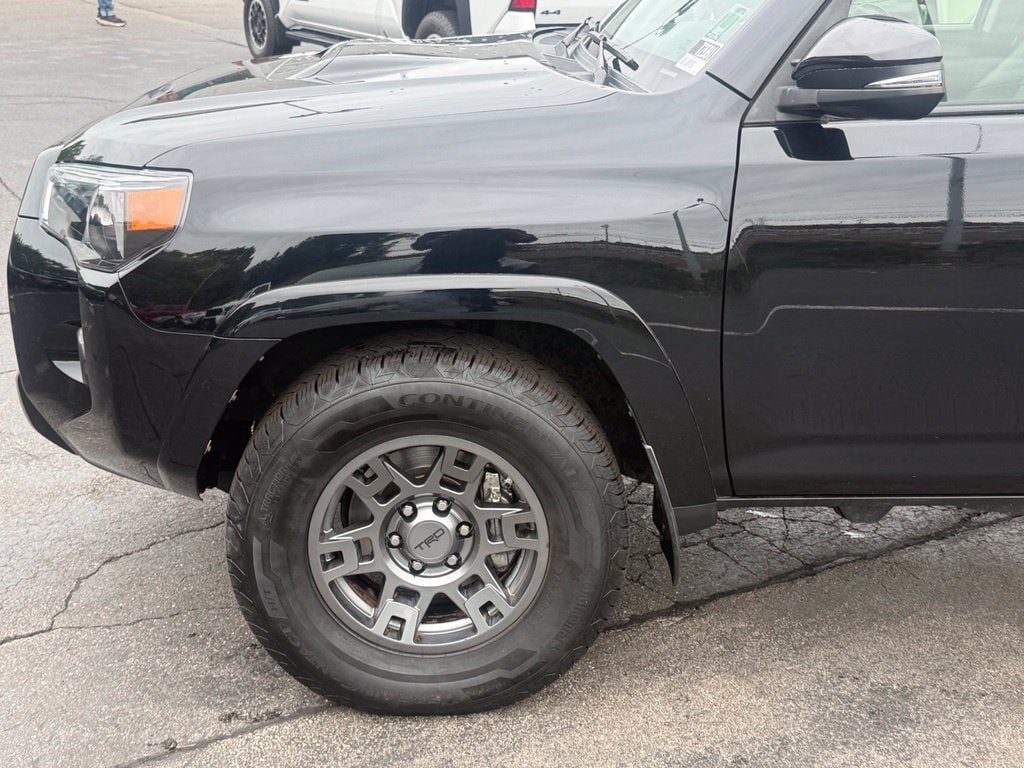 Certified 2020 Toyota 4Runner Venture w/ Moonroof Package AWD/4WD image 2