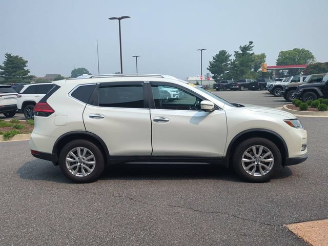 Used 2017 Nissan Rogue SV w/ SV Premium Package AWD/4WD image 3