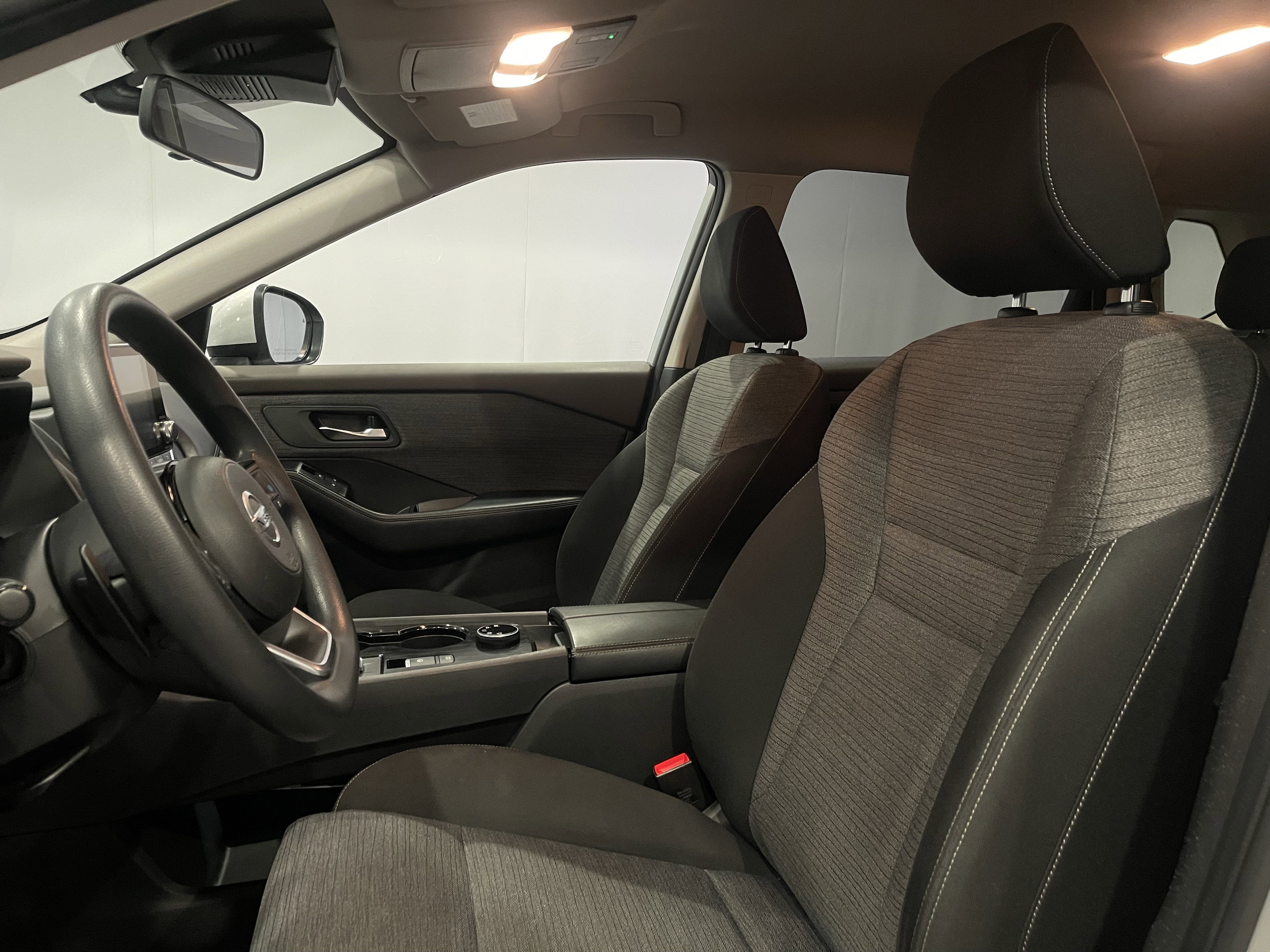 Used 2021 Nissan Rogue SV AWD/4WD image 14