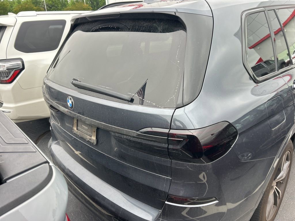 Used 2021 BMW X7 xDrive40i w/ M Sport Package AWD/4WD image 8
