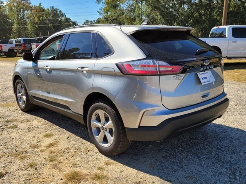 New 2024 Ford Edge SE image 8