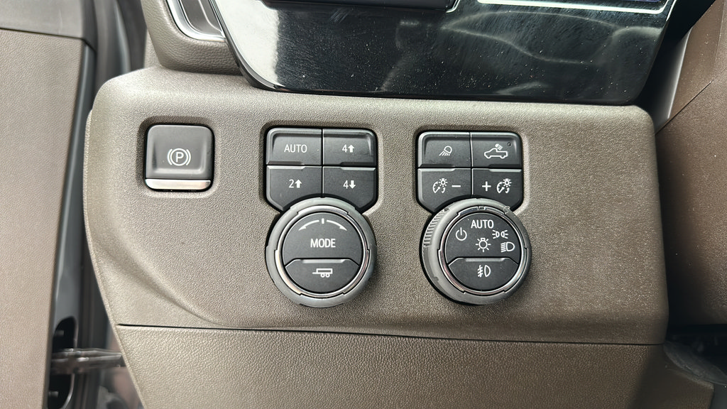Used 2025 Chevrolet Silverado 2500 LTZ w/ LTZ Plus Package AWD/4WD image 29