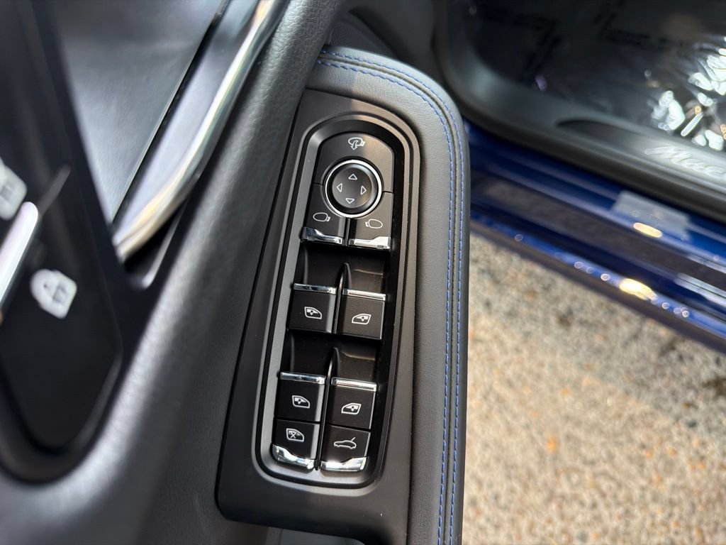 Used 2025 Porsche Macan Turbo AWD/4WD image 14