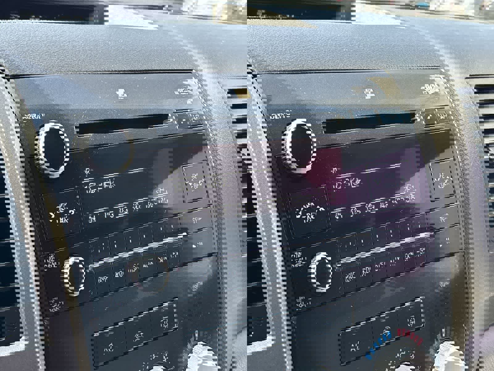 Used 2010 Toyota Tundra 4x4 CrewMax image 17